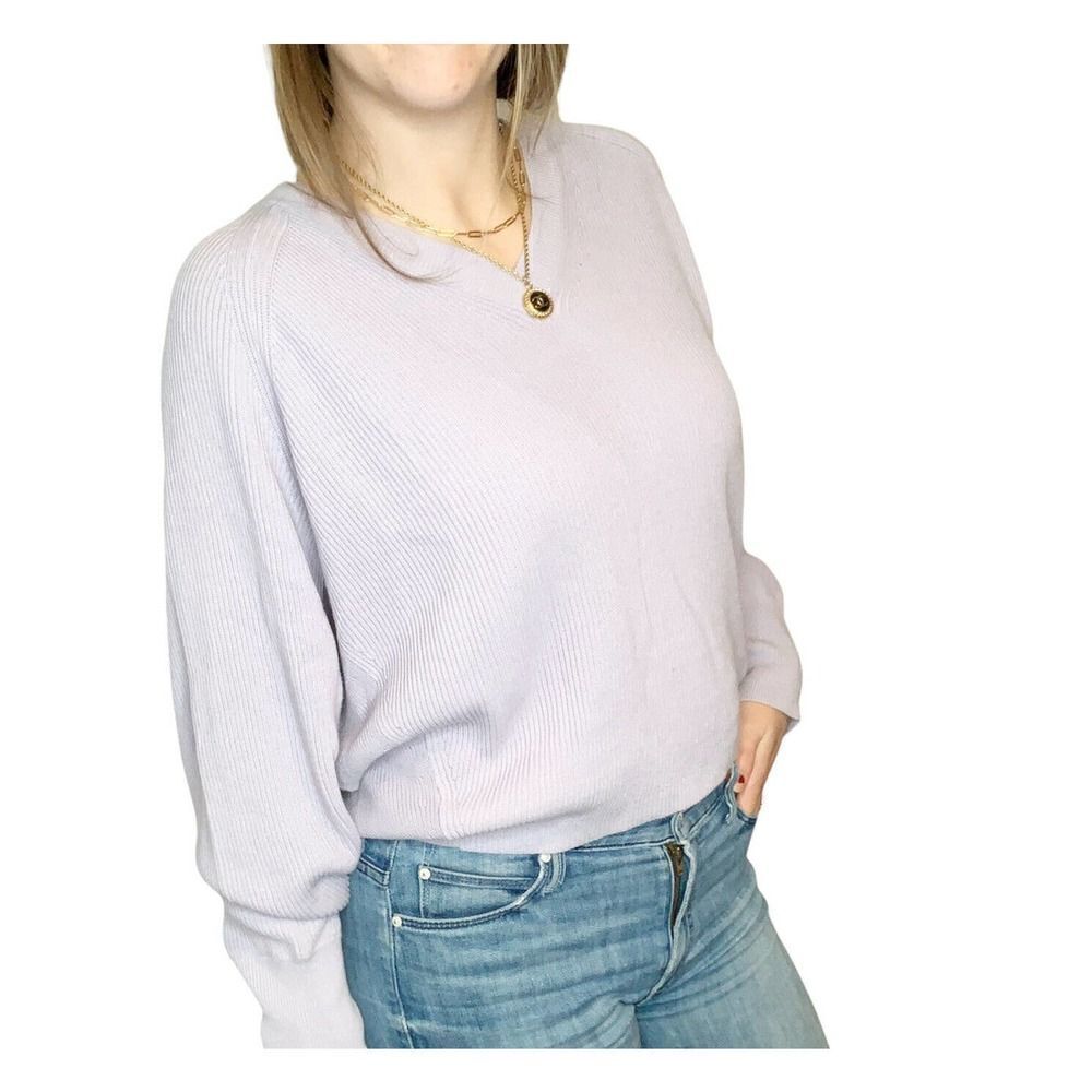 Rue Blanche Women’s Lavender V Neck Ribbed Contemporary Sweater Size 1 (Small)